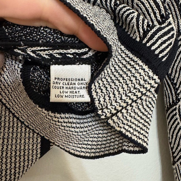 St John Collection Knit Full Zip Sweater in Black and Beige / Cream size 8 - Picture 4 of 9